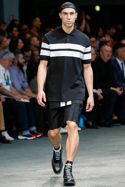 Look 23